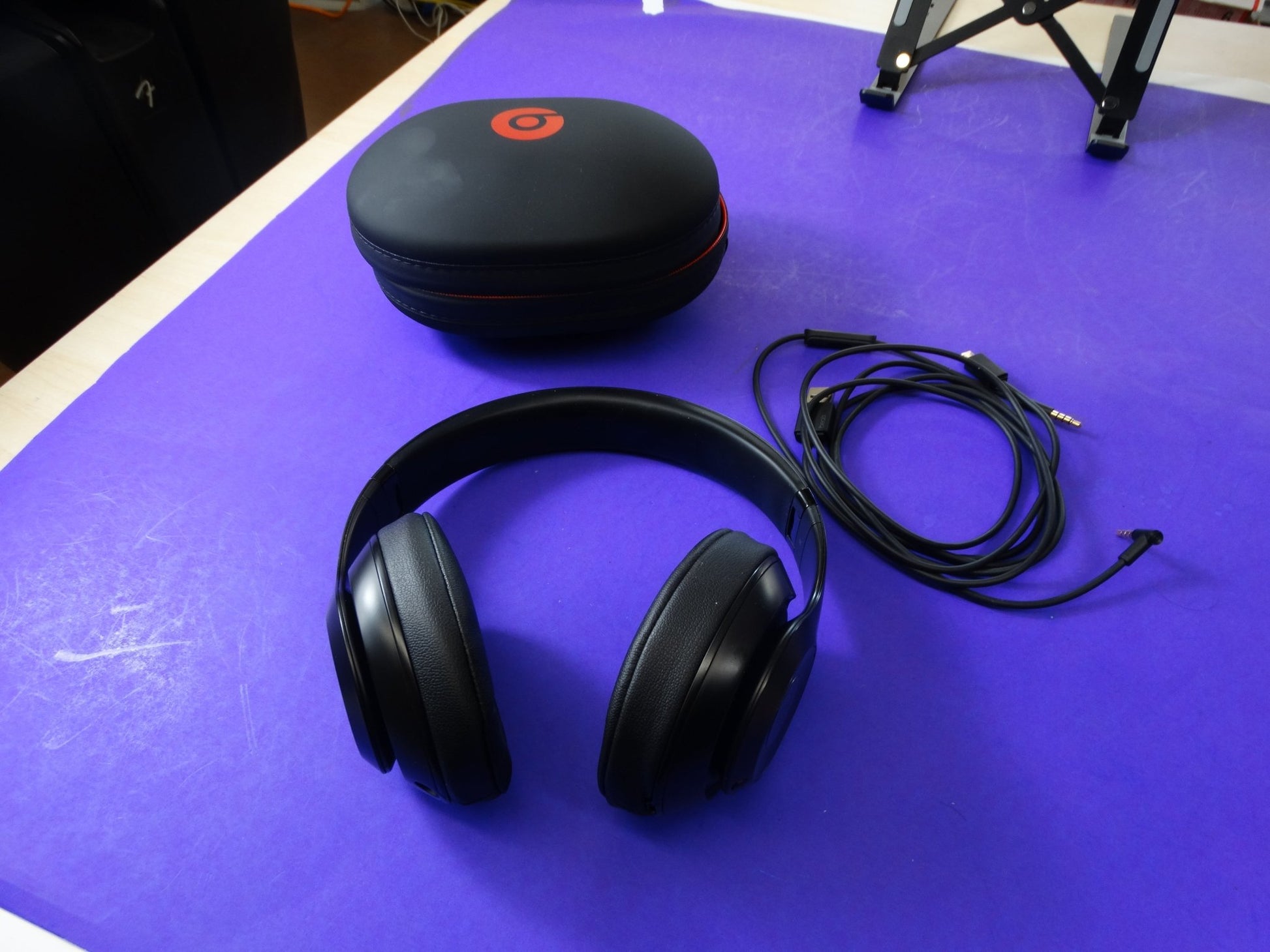 Beats Studio3 Wireless Over-Ear Headphones (Matte Black) – Complete with Carrying Case, Audio Cable, and Charging Cable - WeBuyElectronic