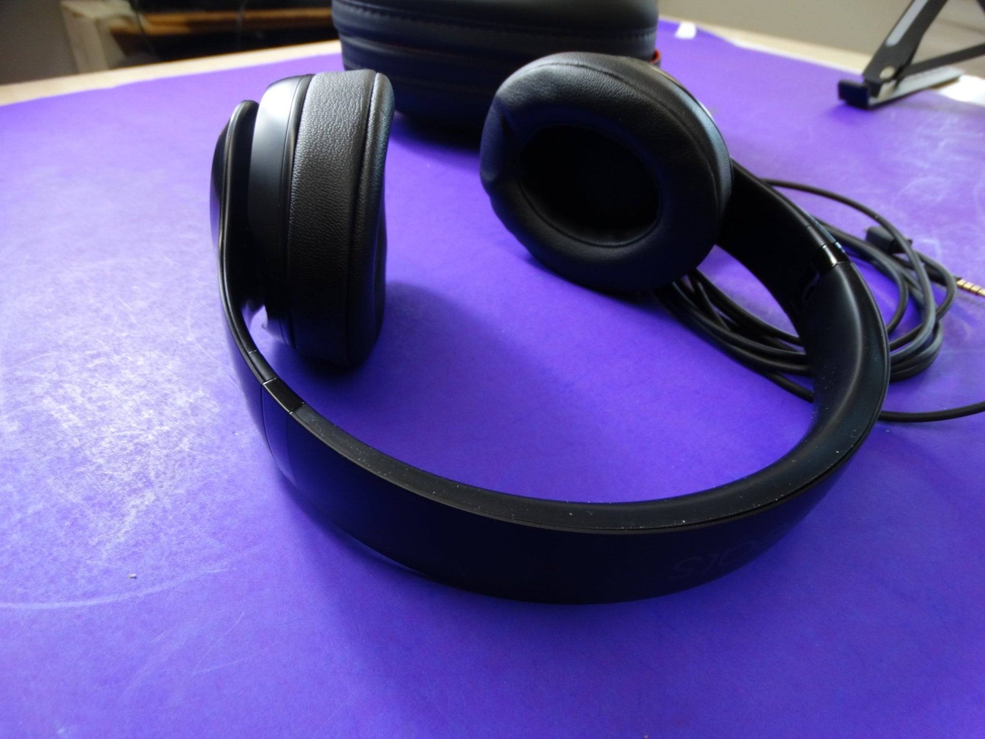 Beats Studio3 Wireless Over-Ear Headphones (Matte Black) – Complete with Carrying Case, Audio Cable, and Charging Cable - WeBuyElectronic