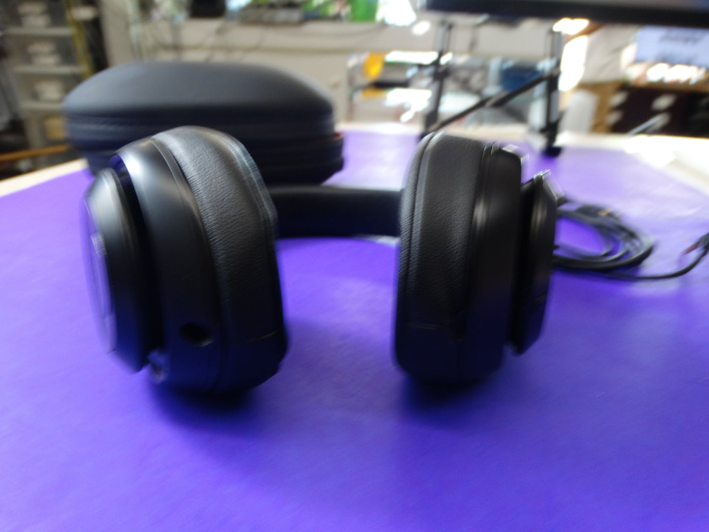 Beats Studio3 Wireless Over-Ear Headphones (Matte Black) – Complete with Carrying Case, Audio Cable, and Charging Cable - WeBuyElectronic