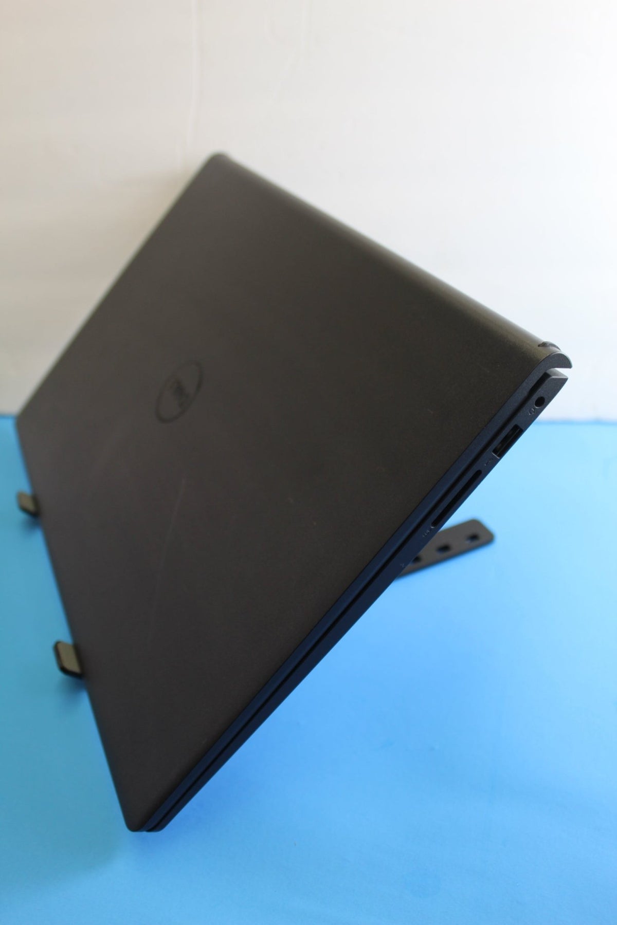Dell Inspiron 15 3535 | Ryzen 7 7730U | 16GB | 1TB SSD | FHD | Windows 11 - WeBuyElectronic