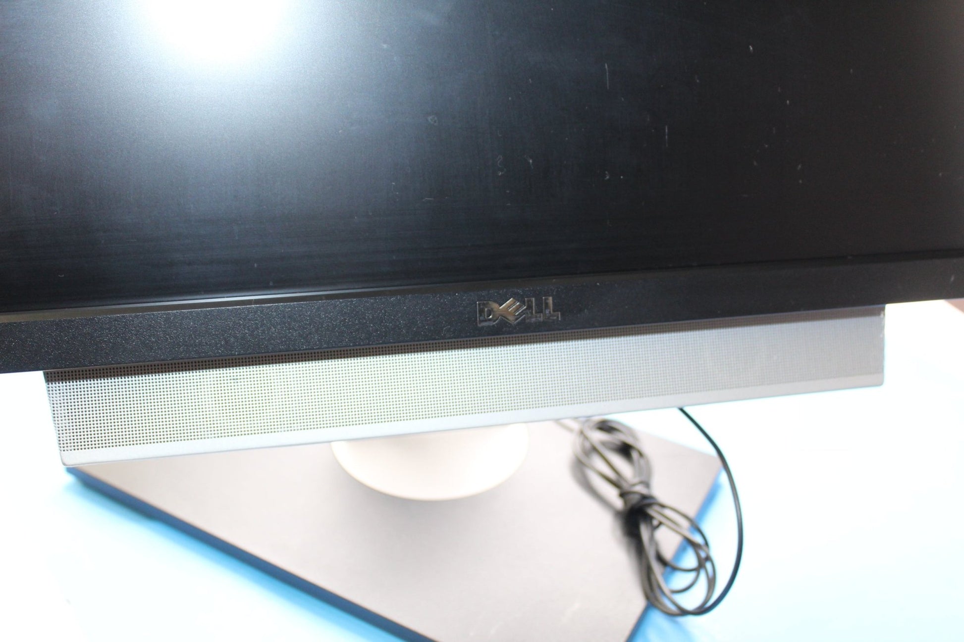 Dell UltraSharp U2410f 24” Widescreen IPS Monitor with Dell AS501 Soundbar and swivel stand – 1920x1200, HDMI, VGA, DVI, USB Hub - WeBuyElectronic