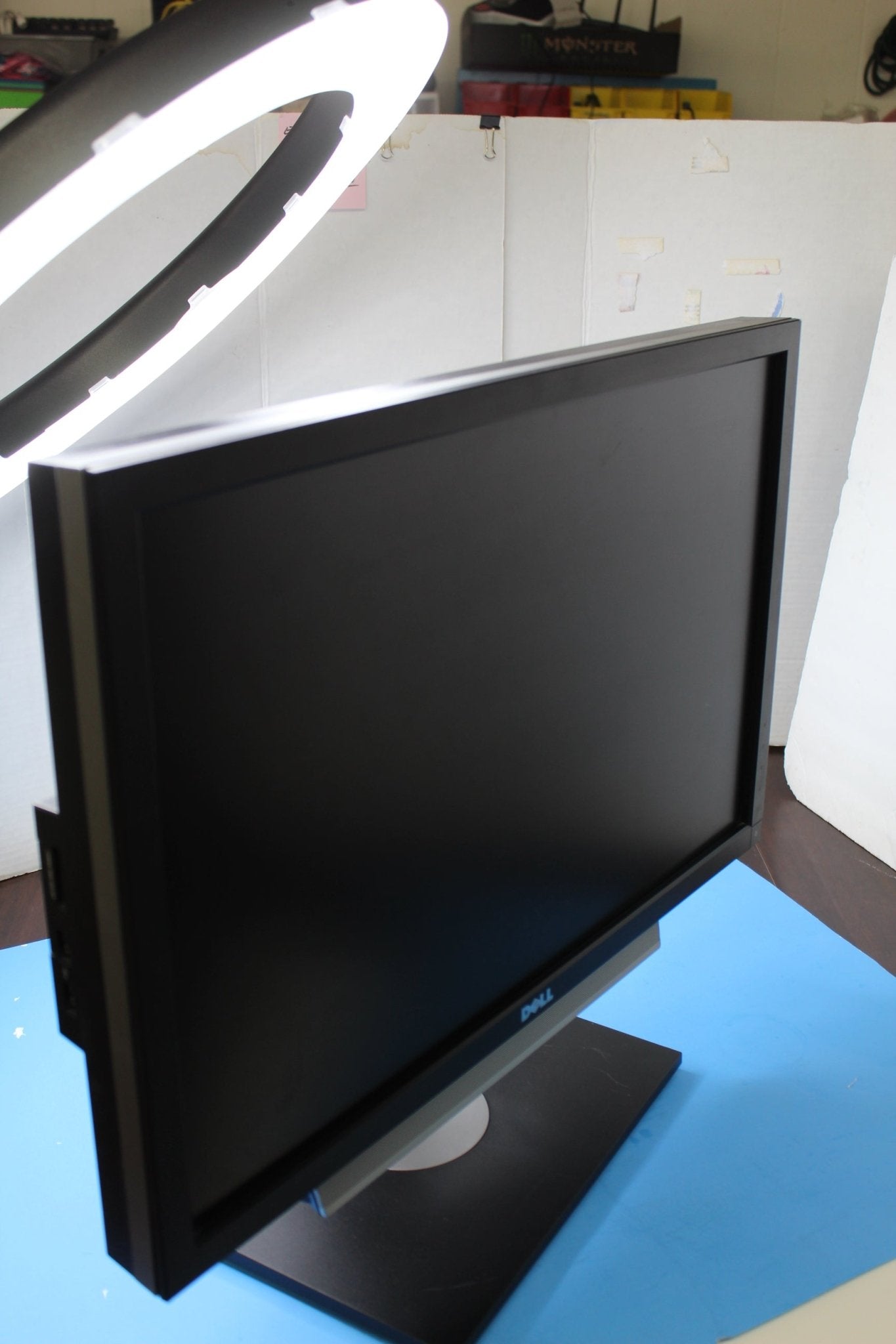 Dell UltraSharp U2410f 24” Widescreen IPS Monitor with Dell AS501 Soundbar and swivel stand – 1920x1200, HDMI, VGA, DVI, USB Hub - WeBuyElectronic