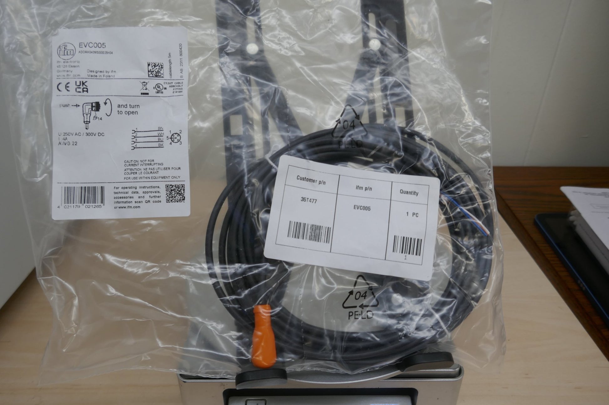 Ifm EVC005 Female 5-Pin Cordset Receptacle Industrial Connector - WeBuyElectronic