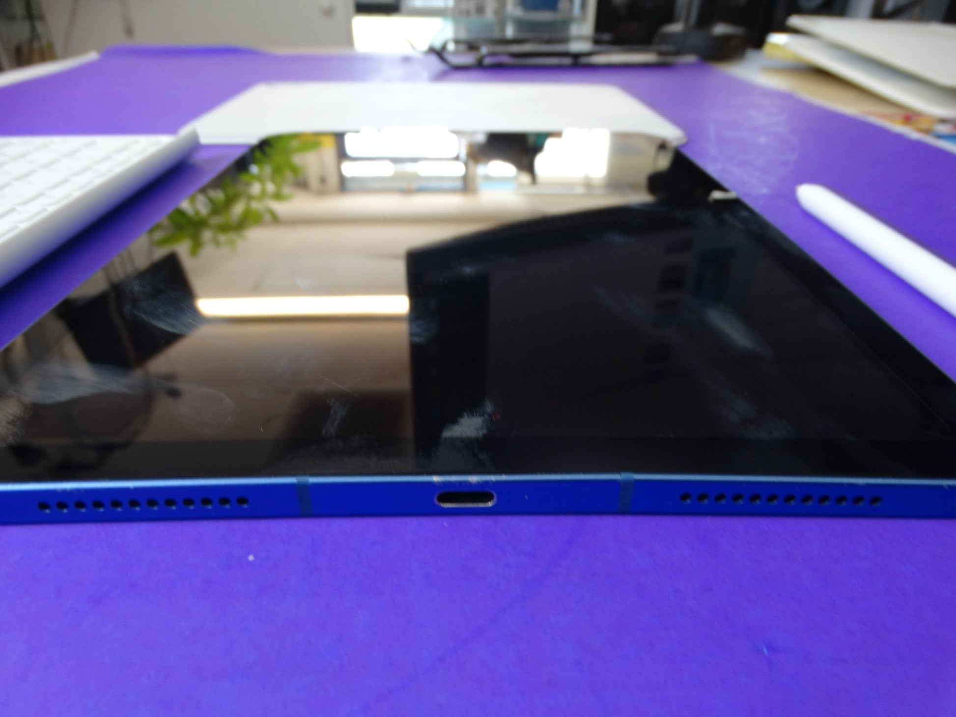 iPad 10th Generation MQ6K3LL/A 64GB Wi-Fi + Cellular (Unlocked) with Pen & Keyboard - WeBuyElectronic