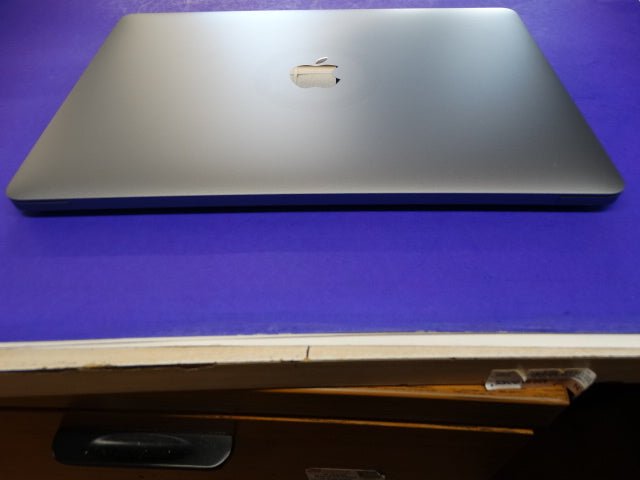 MacBook Air M2 A2338 – 24GB RAM | 1TB SSD | 100% Battery | macOS 26.0.1 - WeBuyElectronic