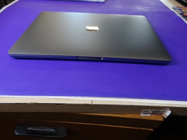 MacBook Air M2 A2338 – 24GB RAM | 1TB SSD | 100% Battery | macOS 26.0.1 - WeBuyElectronic