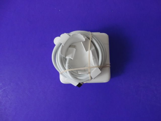 MacBook Air M2 A2338 – 24GB RAM | 1TB SSD | 100% Battery | macOS 26.0.1 - WeBuyElectronic