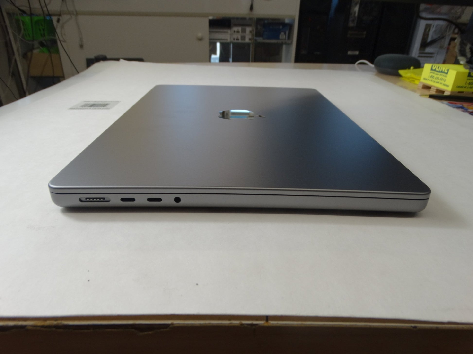 MacBook Pro A2442 – 14-inch Retina Display, M1 Pro 10-Core CPU, 16-Core GPU, 16GB/512GB, Battery Cycle 9 - WeBuyElectronic