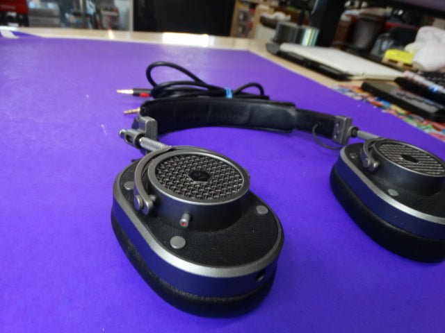 Master & Dynamic MH40 Over - Ear Wired Headphones – Premium Studio - Quality Sound - WeBuyElectronic