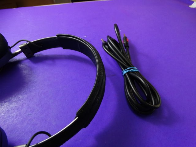 Master & Dynamic MH40 Over - Ear Wired Headphones – Premium Studio - Quality Sound - WeBuyElectronic