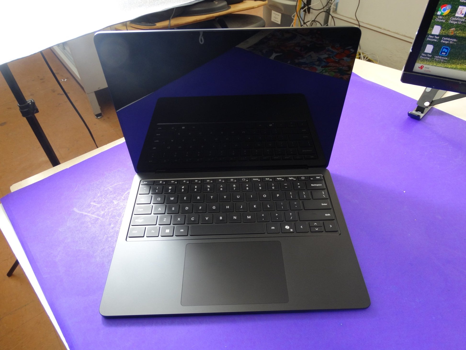 Microsoft Surface Laptop 5 – 16GB RAM, 1TB SSD, Snapdragon X Elite 12-Core, Windows 11 (7 Battery Cycles, 100%) - WeBuyElectronic