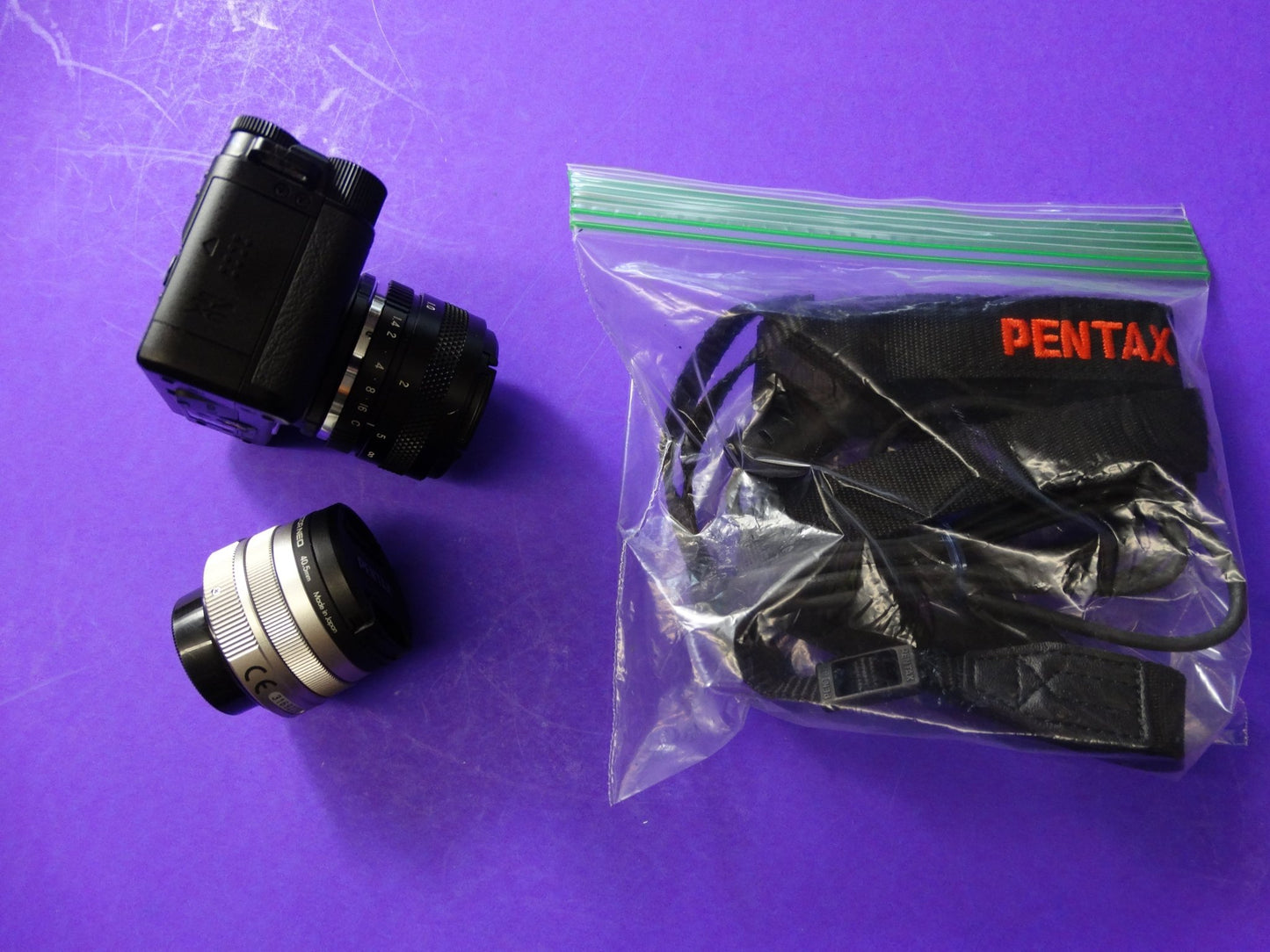 Pentax Q Mirrorless Digital Camera with 01 Standard Prime 8.5mm f/1.9 & 02 Standard Zoom 5–15mm Lenses - WeBuyElectronic