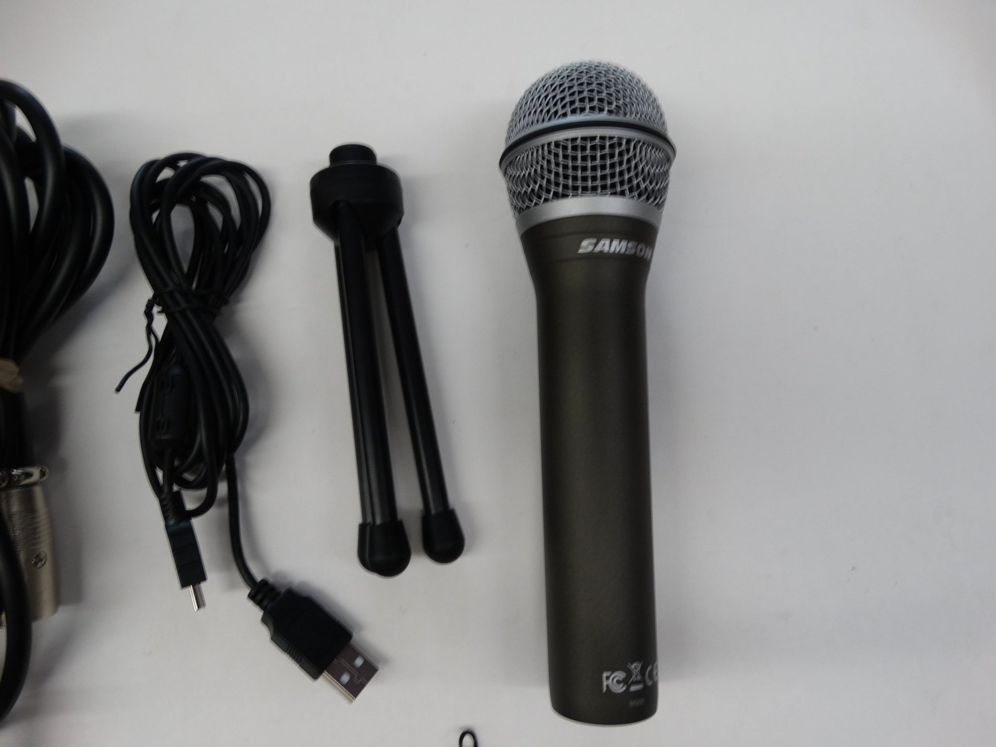 Samson Q2U Recording & Podcasting Pack – USB/XLR Dynamic Microphone with Accessories - WeBuyElectronic