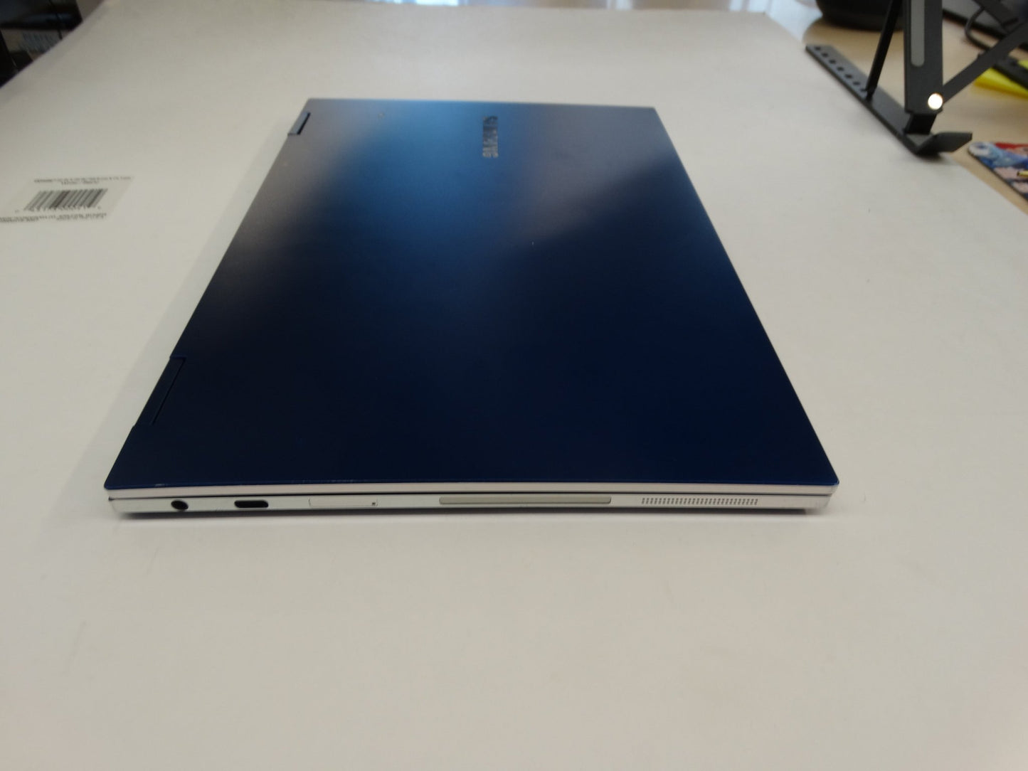 Samsung Laptop 9GU5QG3 – Intel Core i7-1065G7, 8GB RAM, 512GB SSD, Windows 11 Home, 94% Battery - WeBuyElectronic