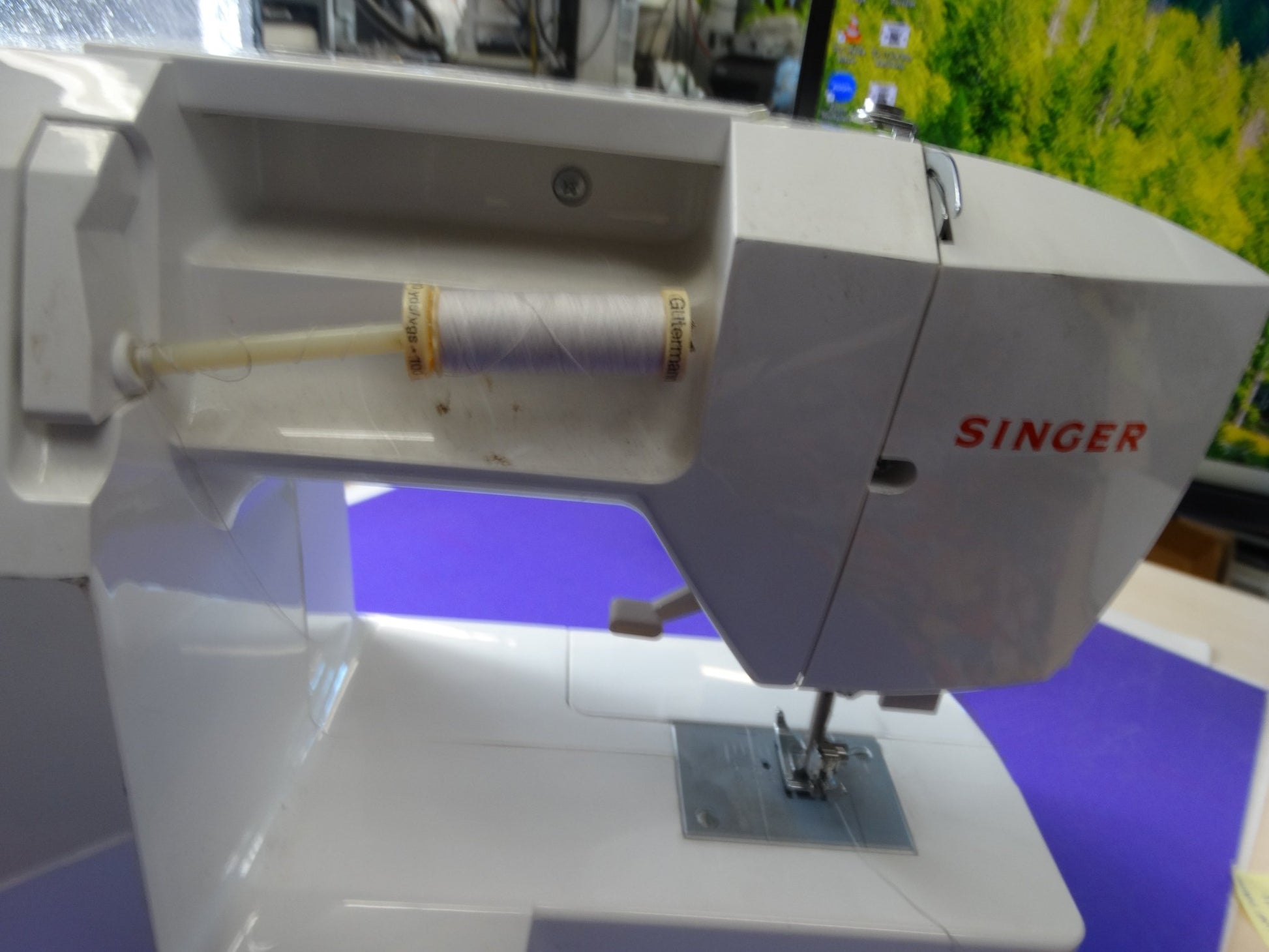 Singer Fashion Mate 7256 Computerized Sewing Machine – 70 Built-In Stitches & Automatic Needle Threader - WeBuyElectronic