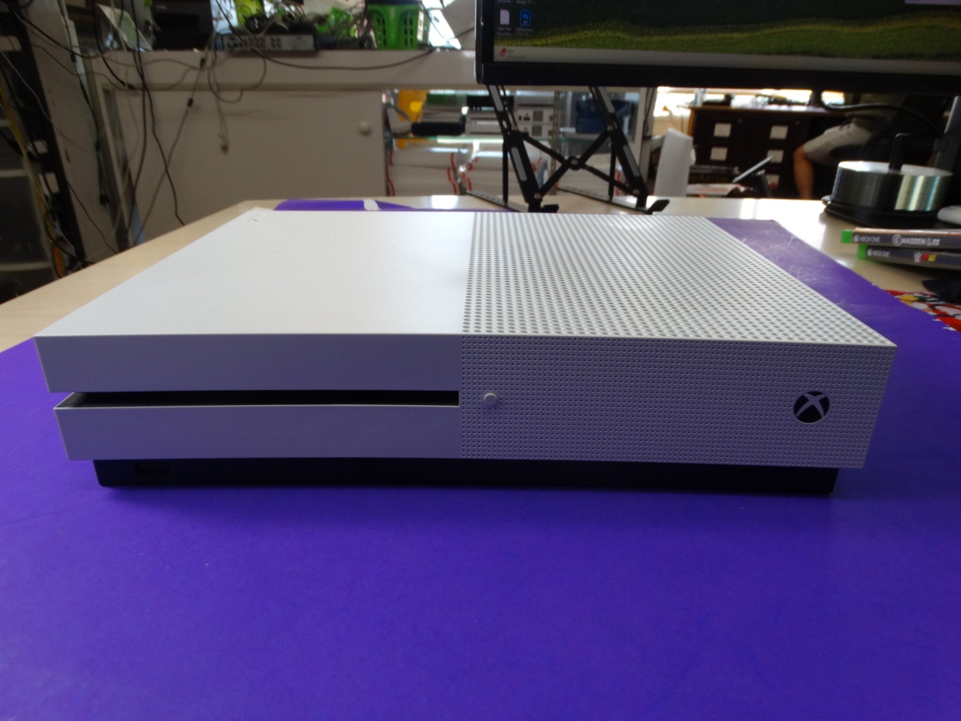 Xbox One S 1 TB Gaming Bundle – 1 Controller + 2 Games (Madden 20 & WWE 2K18) - WeBuyElectronic